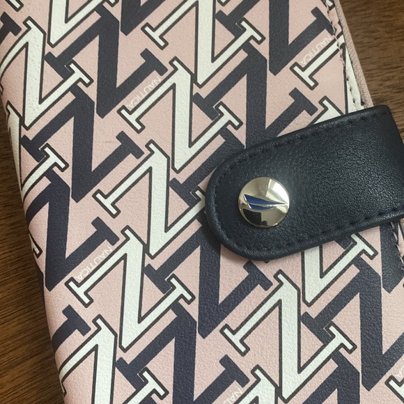 Nautica NWT Women’s Pink & Navy Logo RFID Protecting Large Wallet - Picture 5 of 13